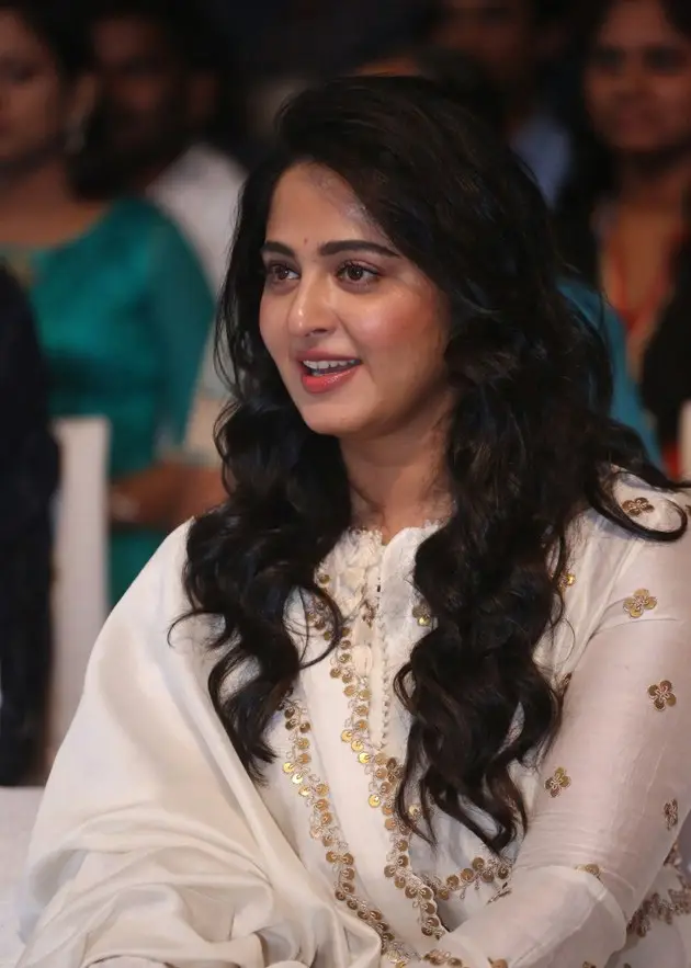 Anushka Shetty Wallpapers Long Hair Closeup Face Smiling